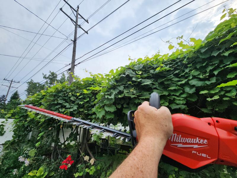 Milwaukee M18 FUEL 18V 30 in. Brushless Cordless Battery Powered