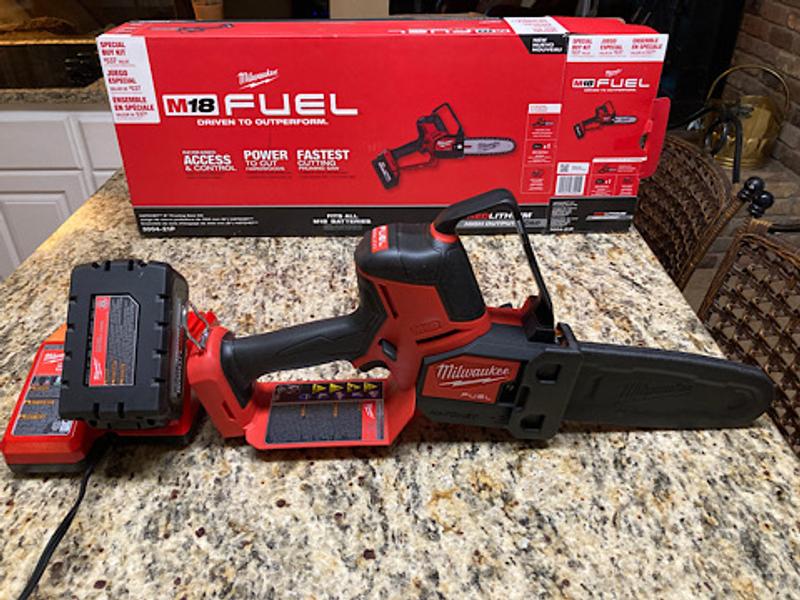 M18Y6…4セット80回分 Milwaukee M18 FUEL 8 in. 18V Lithium-Ion Brushless HATCHET Pruning