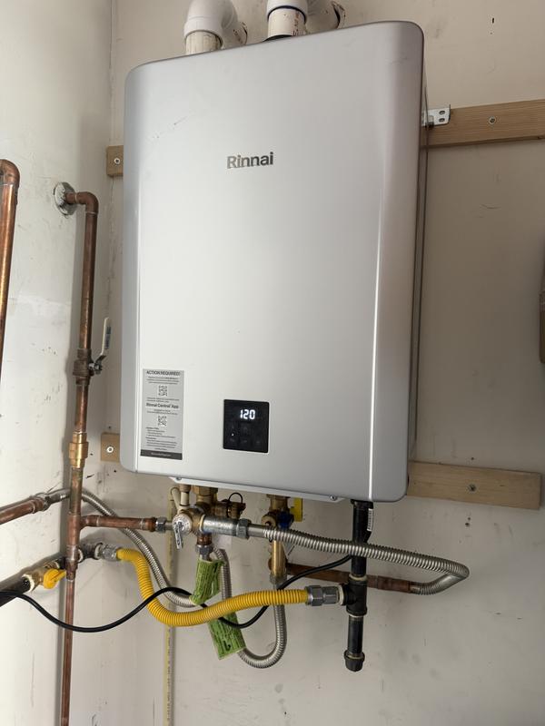 Rinnai R-891VMSⅢ Rinnai EnergySaver 8,000 BTU Direct Vented Wall Furnace