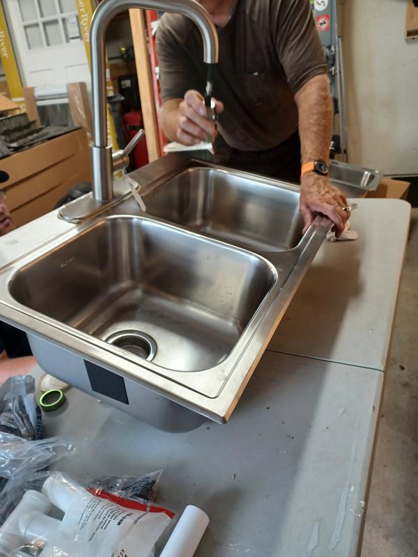 Pfister Zanna Single Handle Pull Down Sprayer Kitchen Faucet with