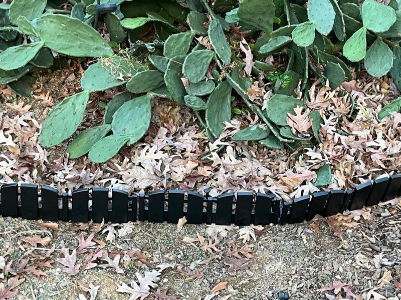 Vigoro 10 ft. L x 4.5 H Black Decorative Adirondack No-Dig Plastic