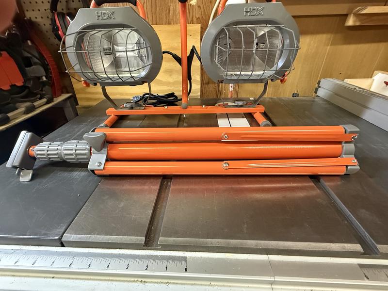 HDX 1200-Watt Halogen Tripod Work Light LG351-1200W - The Home Depot