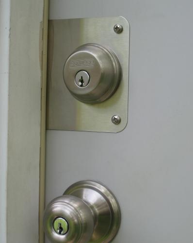 Prime Line 1 3 4 In X 4 1 2 In Thick Solid Brass Lock And Door