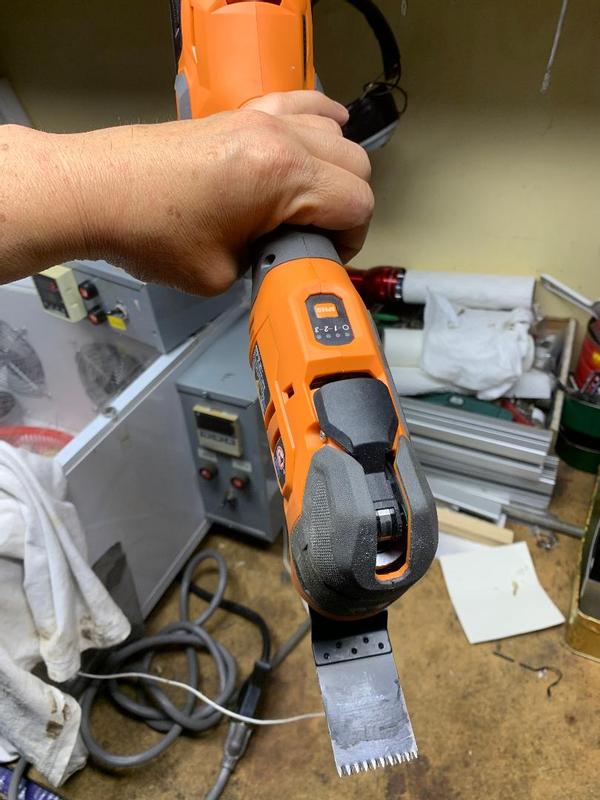 RIDGID 18V Brushless Cordless Multi-Tool with 18V (2) 4.0 Ah