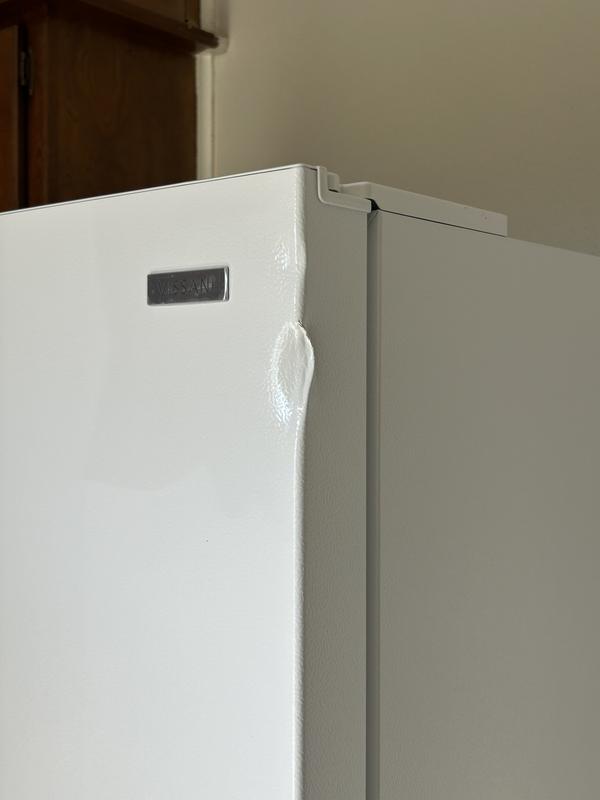 Vissani 18 cu. ft. Top Freezer Refrigerator DOE in White, Garage
