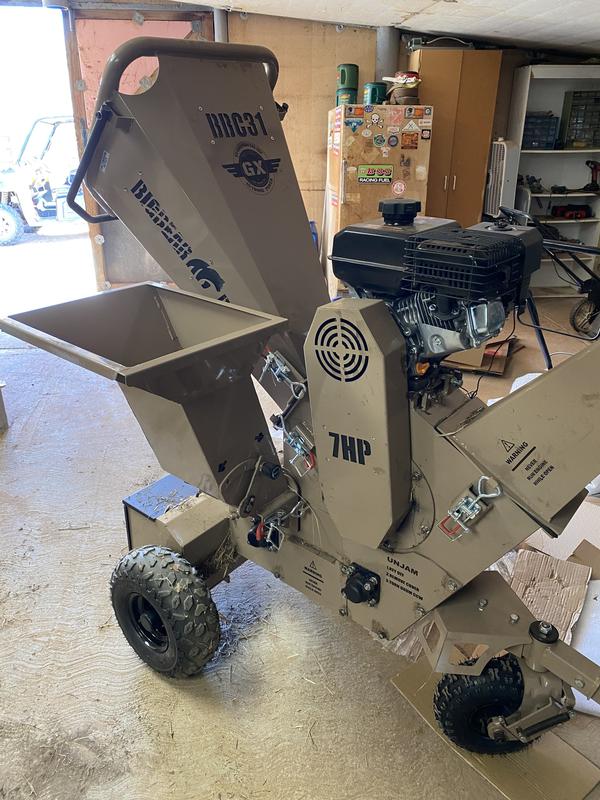 BIGBEAR POWER Tornadic 3 in. 7 HP Gas Powered Commercial Chipper
