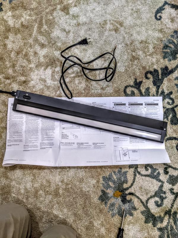 HALO HU11 24" Undercabinet LED Light - Selectable Color Temperature 2700K-4000K