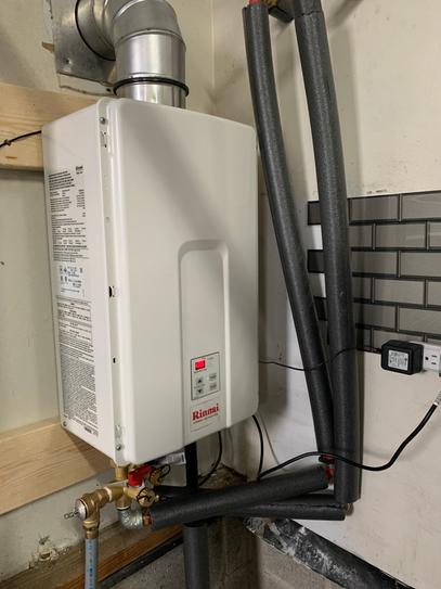 Reviews for Rinnai High Efficiency 9.8 GPM Residential 199,000 BTU Natural  Gas Interior Tankless Water Heater | Pg 5 - The Home Depot