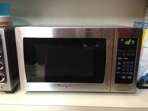 Magic Chef 0 9 Cu Ft Countertop Microwave In Stainless Steel