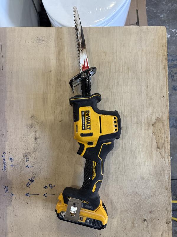 DEWALT 20V MAX Lithium-Ion Cordless Compact Reciprocating Saw Kit