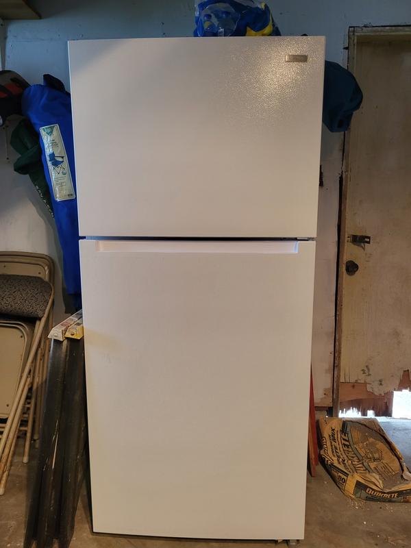 Vissani 18 cu. ft. Top Freezer Refrigerator DOE in White, Garage