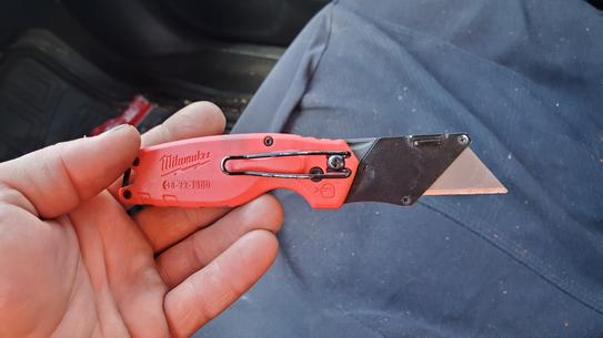 Milwaukee FASTBACK Compact Flip Utility Knife 48-22-1906 - The