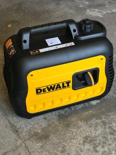 DEWALT Ultra Quiet 2200-Watt Recoil-Start Gas-Powered Inverter Generator  with Auto Throttle & CO-PROTECT Technology, 50-ST PMC172200 - The Home Depot