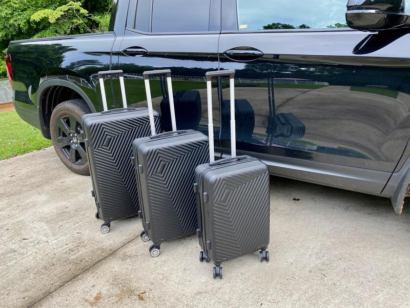 HIKOLAYAE Port Victoria Nested Hardside Luggage Set in Luxury