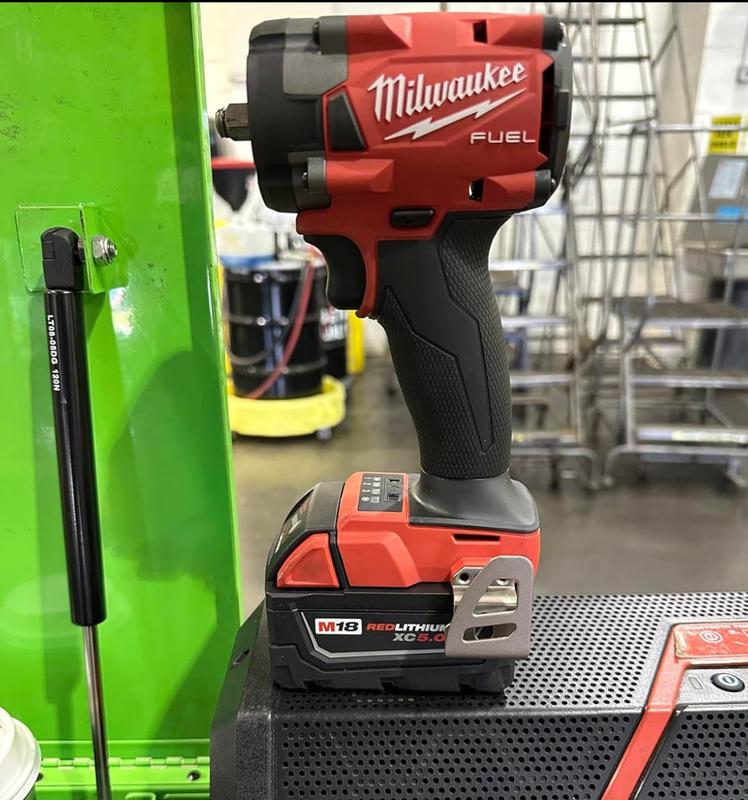 Milwaukee M18 FUEL 18V Lithium-Ion Brushless Cordless Jig Saw w/(2