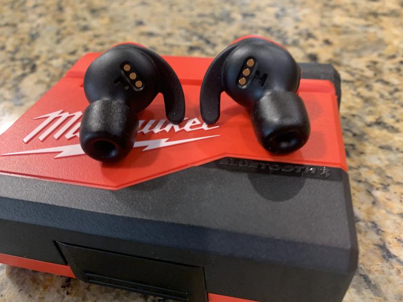 Reviews for Milwaukee REDLITHIUM USB Red Wireless Bluetooth Noise