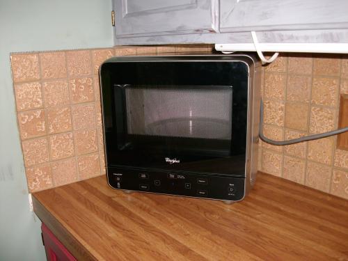 Whirlpool 0 5 Cu Ft Countertop Microwave In Universal Silver