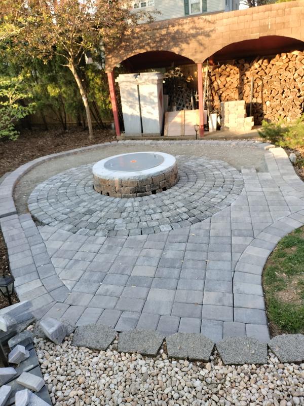 Mutual Materials 33.24 ft. x 1.375 ft. x 2.375 in. Cascade Blend Old Dominion Paver Circle Expansion Kit (260 Piece/45.72 sq. ft./Pallet)