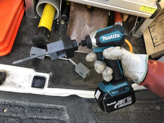 Makita XDT131 18V LXT Lithium-Ion Brushless Cordless Impact Driver Kit with (1) Battery 3.0Ah And Charger