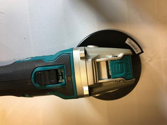 Makita 18V LXT Cordless BL 4.5/5 in. X-LOCK Angle Grinder Makita 18V LXT Cordless BL 4.5/5 in. X-LOCK Angle Grinder