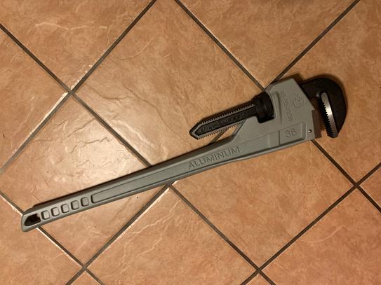 Milwaukee 24 in. Aluminum Pipe Wrench 48-22-7224 - The Home Depot