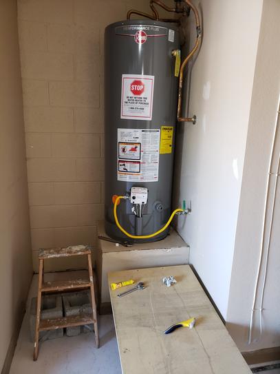 Rheem Performance Platinum 55 Gal. Tall 12 Year 50,000 BTU Natural Gas Tank  Water Heater XG55T12EC50U0 - The Home Depot