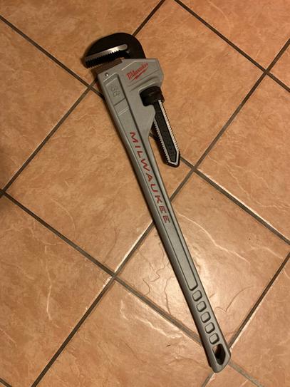 Milwaukee 24 in. Aluminum Pipe Wrench 48-22-7224 - The Home Depot