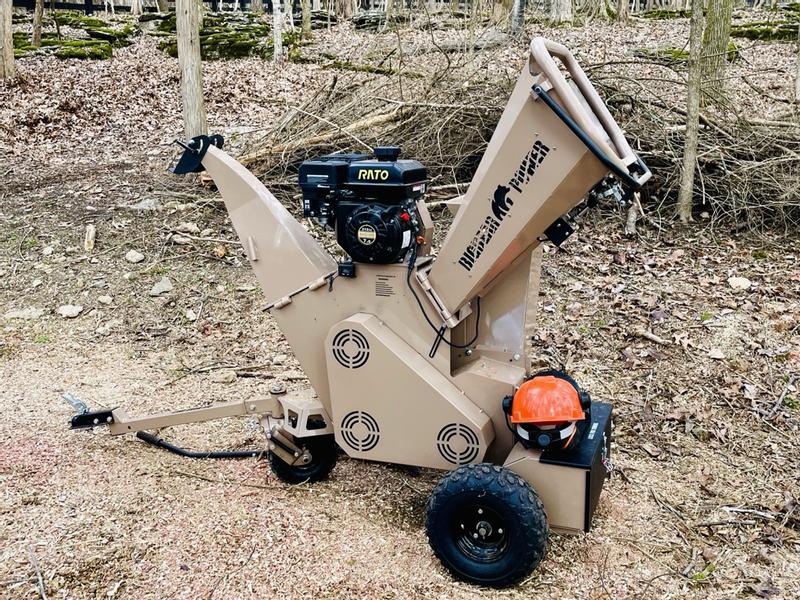 BIGBEAR POWER Tornadic 3 in. 7 HP Gas Powered Commercial Chipper