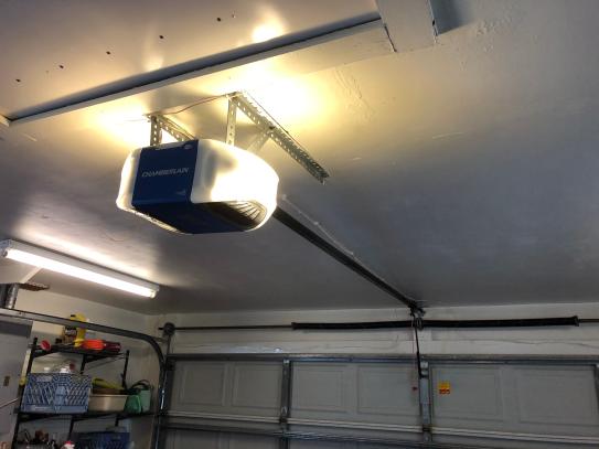 Chamberlain 3 4 Hp Equivalent Ultra Quiet Belt Drive Smart Garage