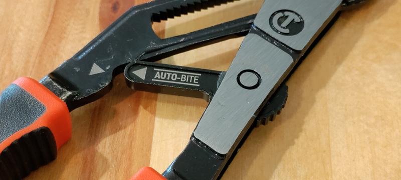Crescent Z2 Auto-Bite 8 in. V-Jaw Tongue and Groove Dual Material