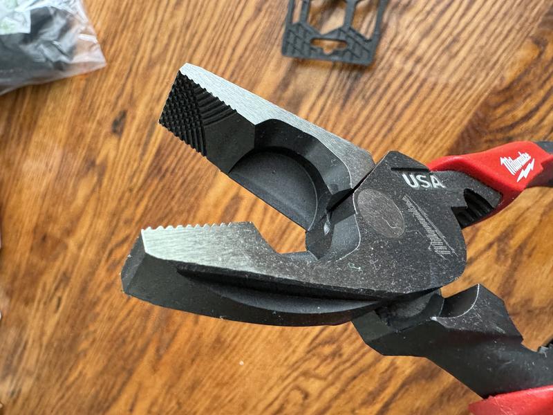 Milwaukee Linesman Plier Comfort Grip/Thread Cleaner & 8 in. Long