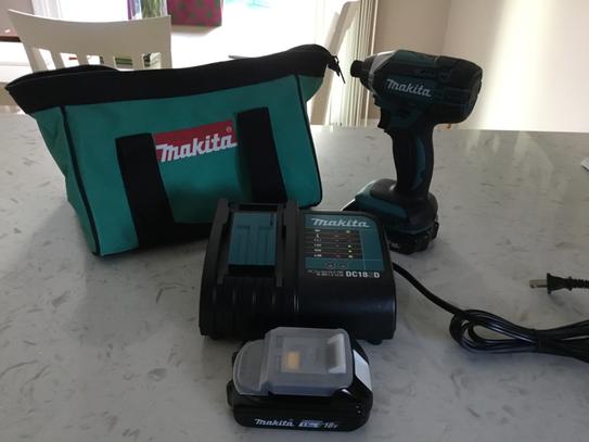 Makita 1.5 Ah 18V LXT Lithium-Ion Compact Cordless 1/4 in