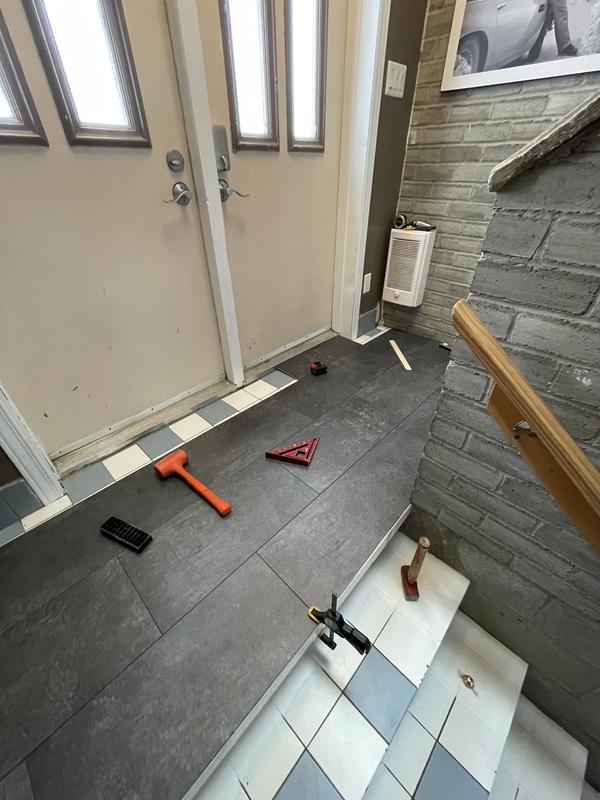 floowです。 Have a question about Lifeproof Overlook Slate 22 MIL x 11.9 in. W