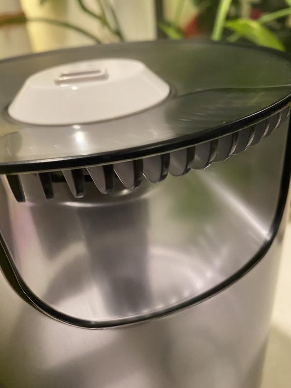 ergonomic reservoir handle