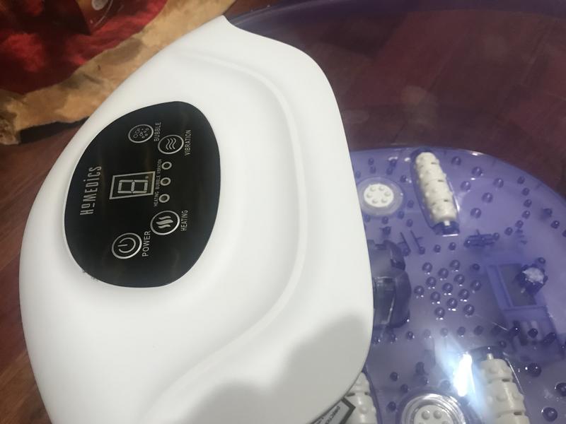 Lovely foot spa with soothing colors.