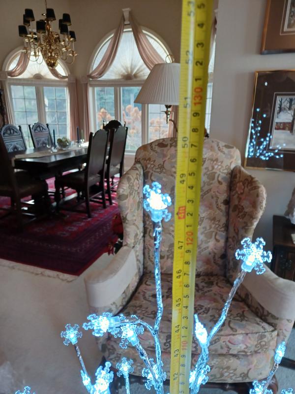 ALPINE 4.8' Indoor/Outdoor Snowflake Twig Tree Home Hardware