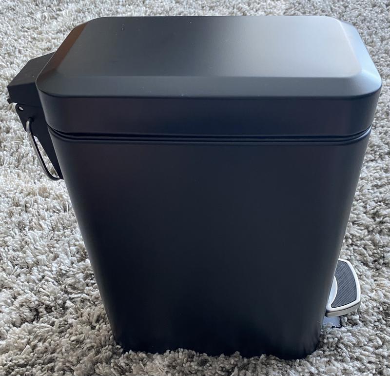 5 Liter / 1.3 Gallon Soft-close, Smudge Resistant Trash Can With