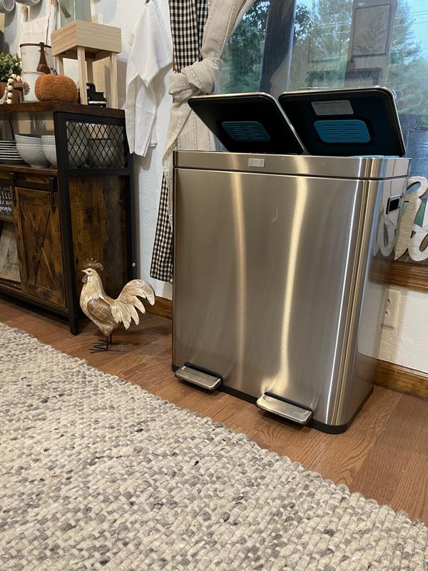 Opens easily and quietly.