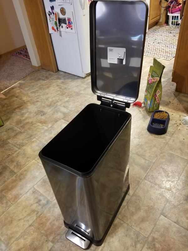 Love how the lid stays up!