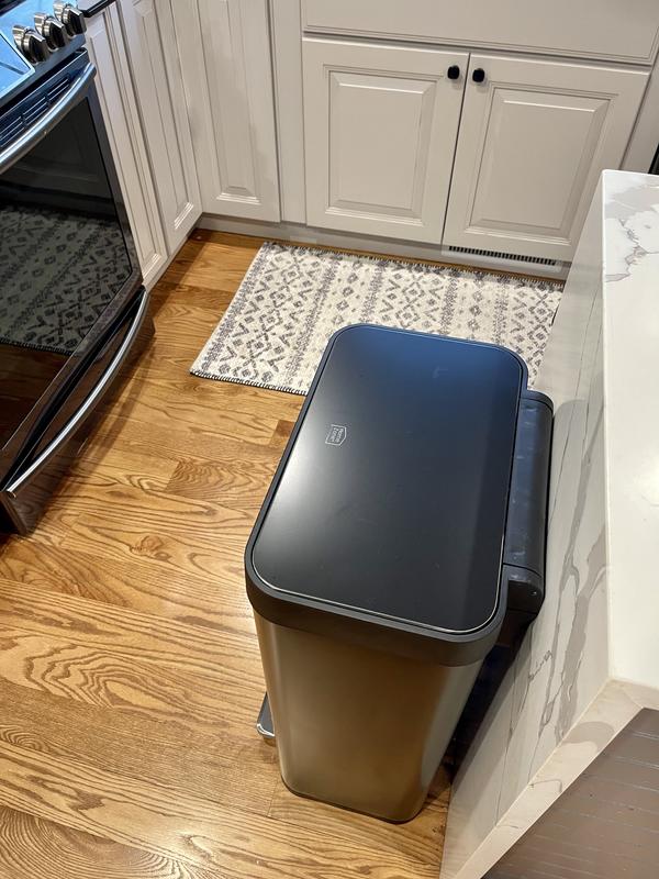Virtuoso Collection - 18.5 Gallon Liner-Free Step Pedal Kitchen