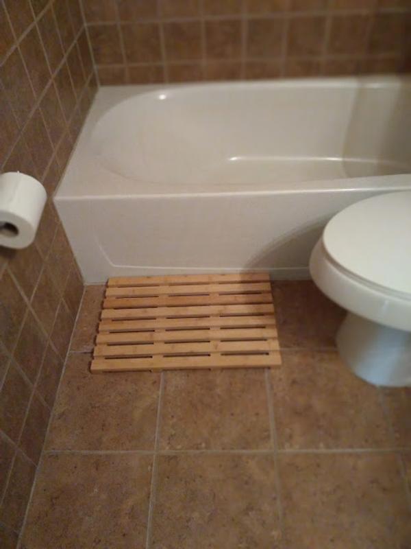 Umbra Banu Bamboo Bath Mat - Natural - 022382-390 at Victorian