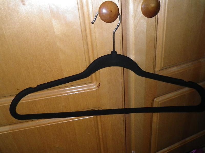 Honey-Can-Do Set of 5 Collapsible Hangers and 50 Velvet Non-Slip Hangers,  Black - Sam's Club