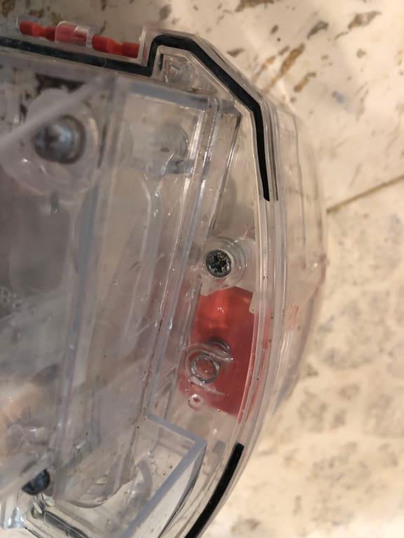 Damaged seal came like that. Unit never worked.