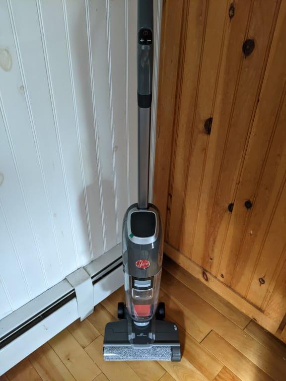 Lightweight And Cleans Great!