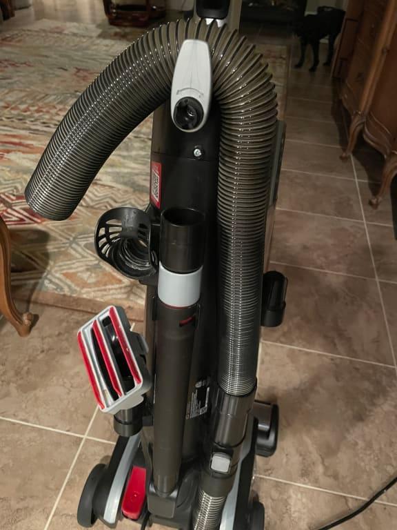 Note black tube on your left.Does NOT create vacuum!