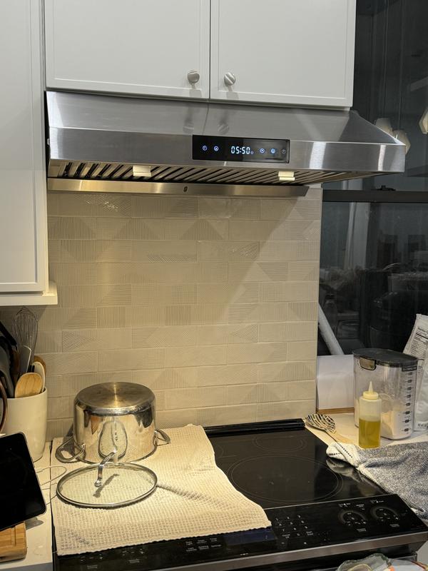 Hotte de cuisine sous-armoire Hauslane à évacuation blanc mat 30 po  UC-PS18WHT-30