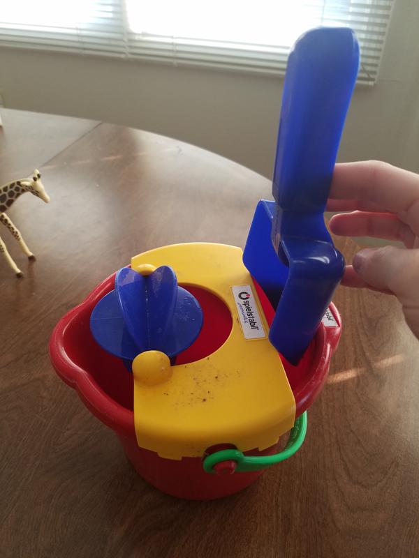 Would like a larger space for spade to face downward.