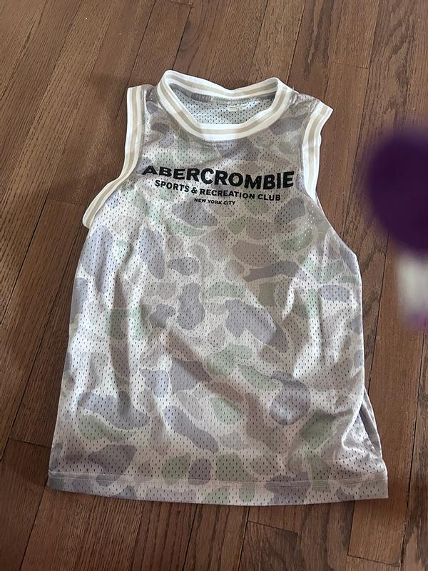 Customer photo for "Airy and very in style jersey."