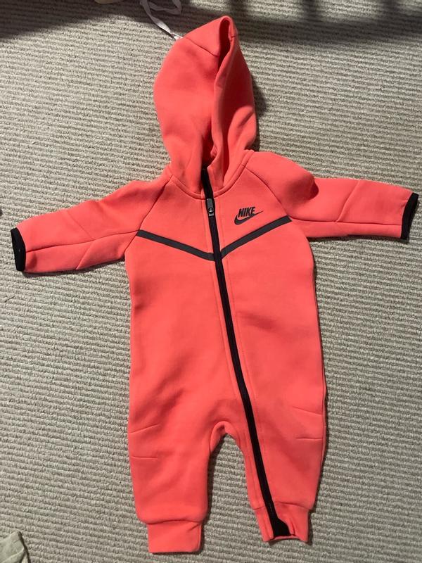 Review Thumbnail Image 0 370497047