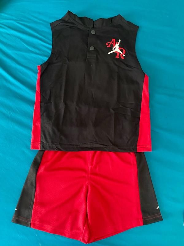 Customer photo for "Excellent quality, modern design, and an flawless fit"